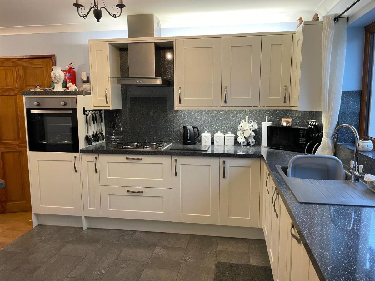 Dyffryn Taf - Spacious 3 Bedroom Bungalow Close To Amenities St Clears Exterior foto